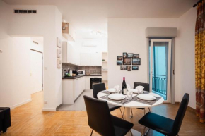 SweetHome Ampio bilocale in centro con parcheggio gratuito coperto vicino a stazione Como-Milano Erba